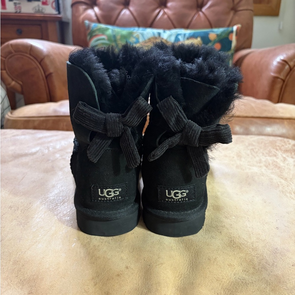 UGG Mini Bailey Bow II Boots in Black - Women’s Size 7